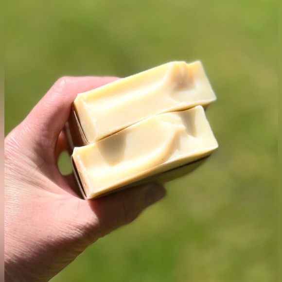Handcrafted - Avocado Purée Soap ~ Unscented - Artisan Soap - Picture 2 of 4